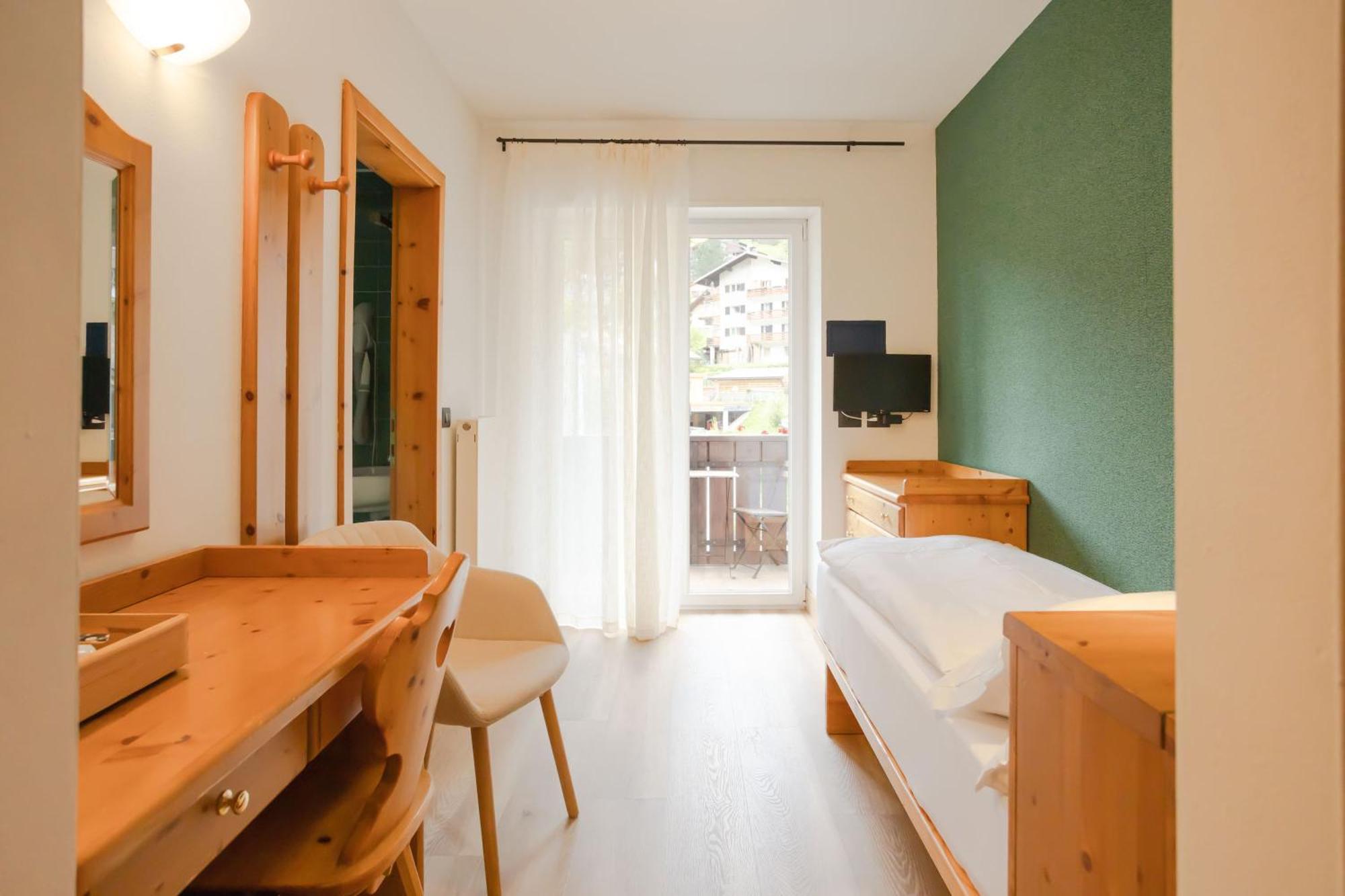 Single Room Mountain View