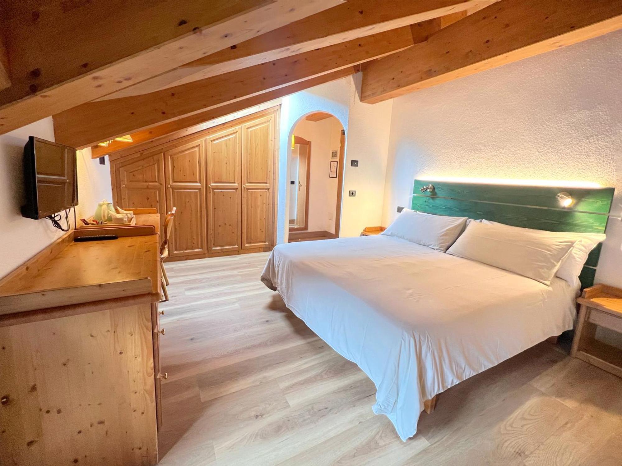 Junior Suite Mountain View